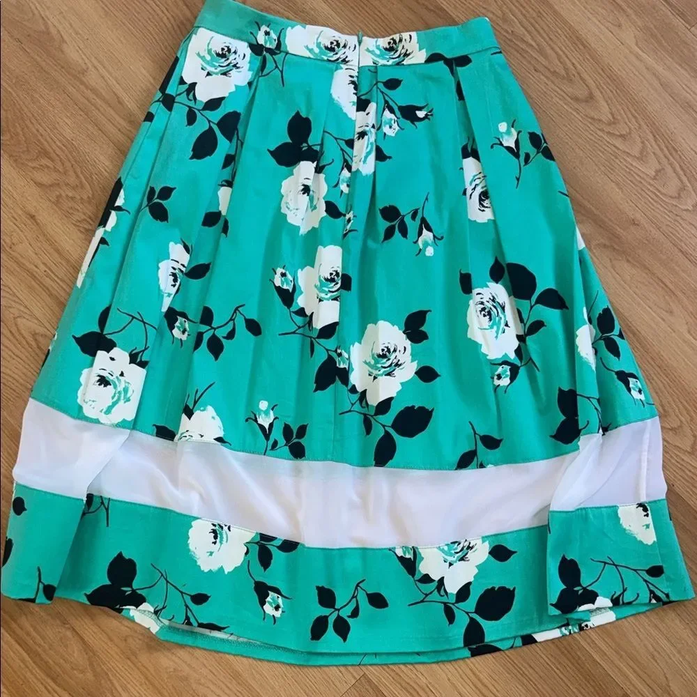 Aqua Floral Green White A-Line Skirt Women's Size Medium Bloomingdale’s MIDI